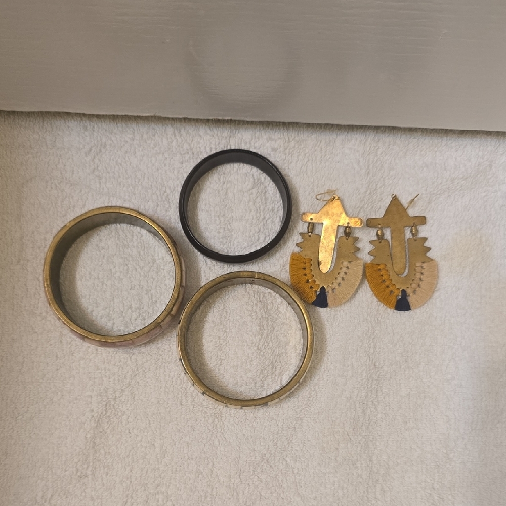 Gold and Black Bangle Set with Earrings